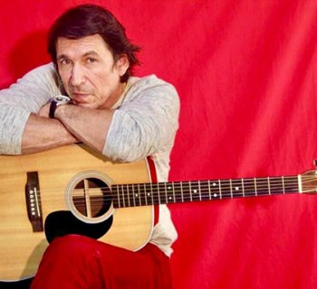 Malek Belarbi signe son grand retour avec « Seul sur scène » 