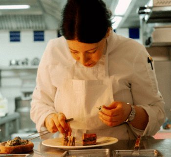 Alcôve à Vinay : la cheffe Nawal Rezagui décroche une étoile au guide Michelin 