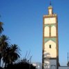 La mosquée Ould el Hamra a été construite au XIXe siècle, face au port. Ses toits à deux pentes récemment recouverts de tuiles vertes font référence aux nefs de la Qaraouiyine à Fès.