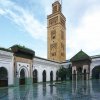 Vue du patio de la mosquée Mohammed Ben Youssef (1936, Auguste Cadet). Inspirée de la Qaraouiyine, le bâtiment est un chef-d’œuvre de justesse dans les proportions, de science et de délicatesse dans l’ornement.